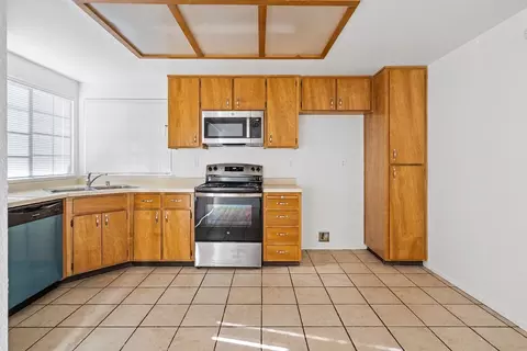Kitchen - 348 Barrington Way, Lodi, CA 95240 photo 6 of 9