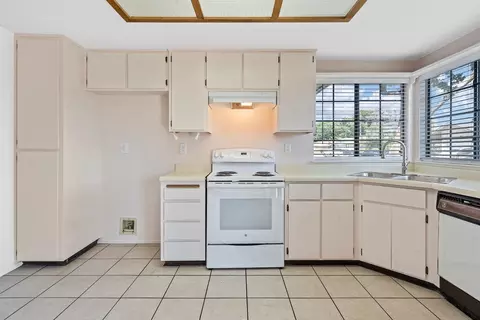 Kitchen - 348 Barrington Way, Lodi, CA 95240 photo 2 of 9