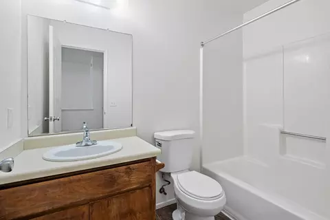 Bath - 348 Barrington Way, Lodi, CA 95240 photo 5 of 5