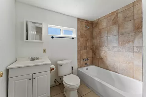 Bath - 5192 Chestnut Rd, Olivehurst, CA 95961 photo 1 of 1