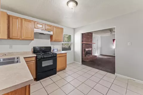 Kitchen - 5192 Chestnut Rd, Olivehurst, CA 95961 photo 1 of 2