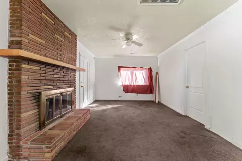 Living - 5192 Chestnut Rd, Olivehurst, CA 95961 photo 2 of 3