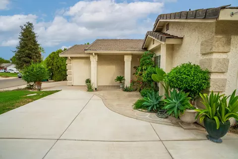 2429 Elderberry Dr, Merced, CA 95348 photo 3