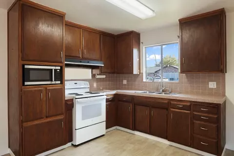 Kitchen - 2613 Balboa Dr, Tracy, CA 95376 photo 3 of 4