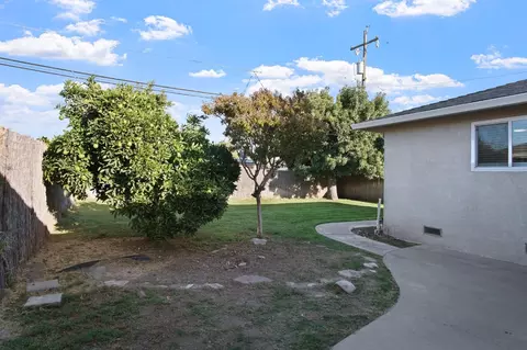 Exterior - 812 Ralph Ave, Manteca, CA 95336 photo 3 of 5