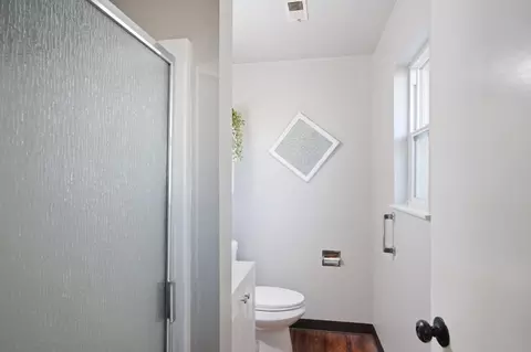 Bath - 812 Ralph Ave, Manteca, CA 95336 photo 2 of 3