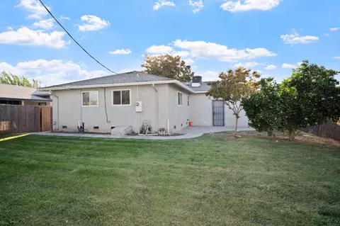 Exterior - 812 Ralph Ave, Manteca, CA 95336 photo 4 of 5