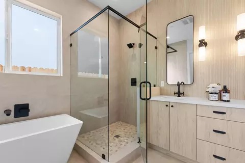 Bath - 7744 Elmont Ave, Elverta, CA 95626 photo 8 of 10