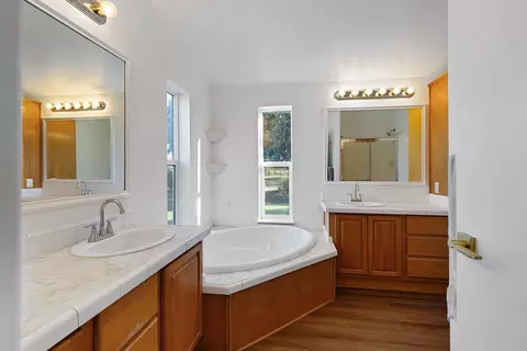 Bath - 8181 W Kile Rd, Thornton, CA 95686 photo 2 of 5