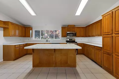 Kitchen - 8181 W Kile Rd, Thornton, CA 95686 photo 2 of 3