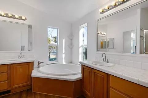 Bath - 8181 W Kile Rd, Thornton, CA 95686 photo 3 of 5