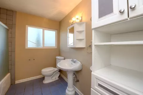Bath - 300 S 7th St, Patterson, CA 95363 photo 2 of 2