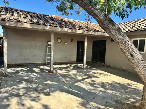 Exterior - 2500 E Marshall St, Turlock, CA 95380 photo 2 of 5