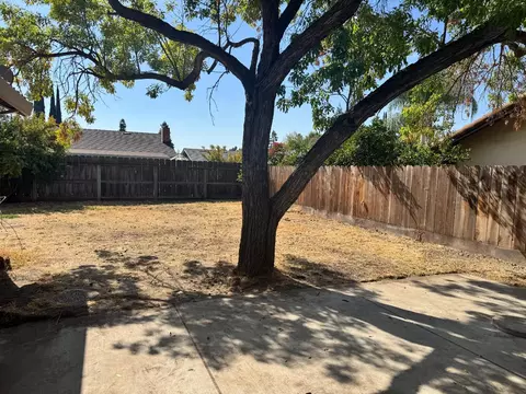 Exterior - 2500 E Marshall St, Turlock, CA 95380 photo 3 of 5
