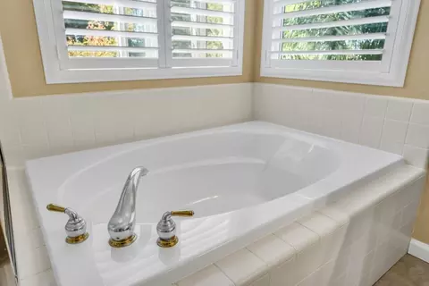Bath - 3114 Aaron Dr, Rocklin, CA 95765 photo 4 of 5