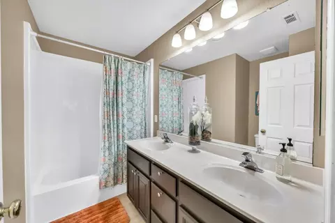 Bath - 3114 Aaron Dr, Rocklin, CA 95765 photo 5 of 5