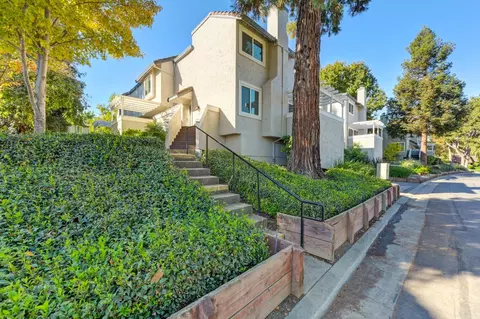 3032 Swallows Nest Dr, Sacramento, CA 95833