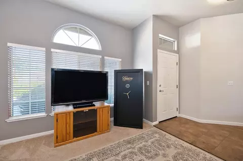8400 Clear Valley Ct, Antelope, CA 95843 photo 5