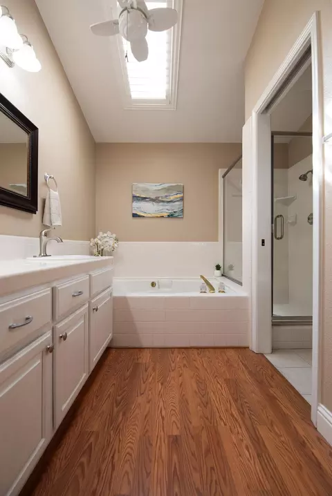 Bath - 1109 Copper Cottage Ln, Modesto, CA 95355 photo 3 of 6