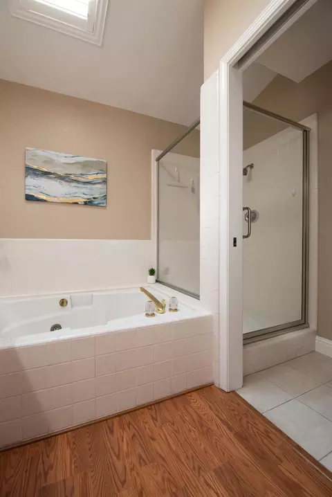 Bath - 1109 Copper Cottage Ln, Modesto, CA 95355 photo 4 of 6