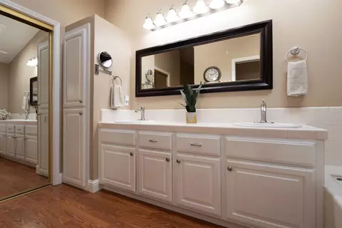 Bath - 1109 Copper Cottage Ln, Modesto, CA 95355 photo 5 of 6