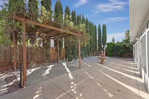 Exterior - 1880 Persimmon Way, Tracy, CA 95376 photo 8 of 10