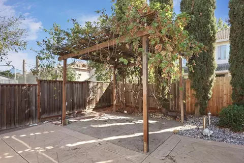 Exterior - 1880 Persimmon Way, Tracy, CA 95376 photo 7 of 10