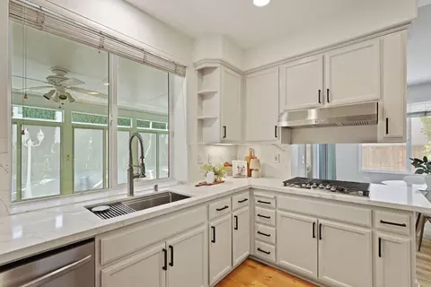 Kitchen - 1880 Persimmon Way, Tracy, CA 95376 photo 5 of 6