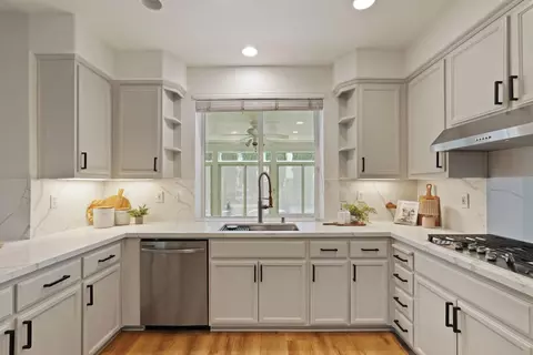 Kitchen - 1880 Persimmon Way, Tracy, CA 95376 photo 6 of 6