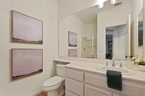 Bath - 1880 Persimmon Way, Tracy, CA 95376 photo 1 of 4