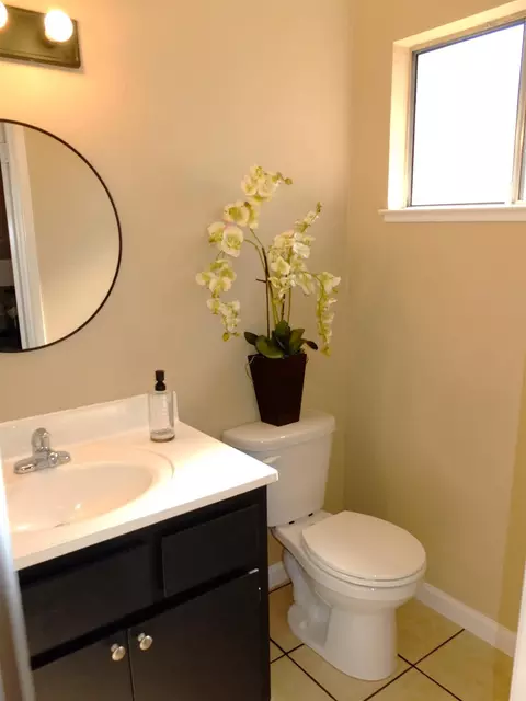 Bath - 1813 Murrietta Ln, Modesto, CA 95355 photo 3 of 5