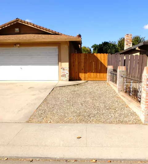 Exterior - 1813 Murrietta Ln, Modesto, CA 95355 photo 2 of 9