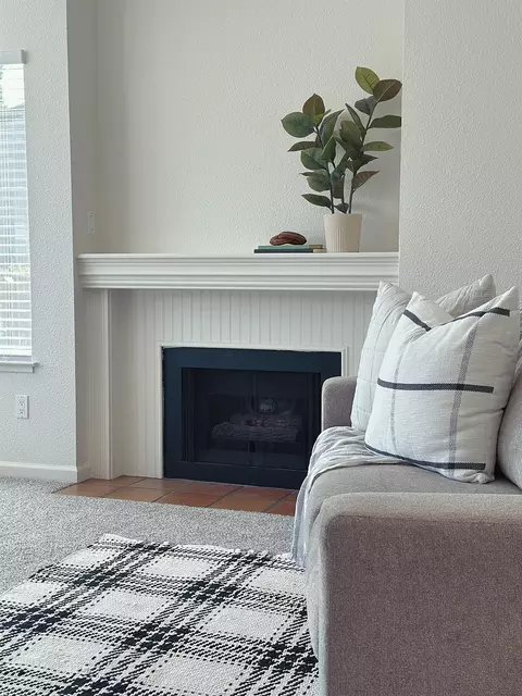 Living - 1313 Floyd Ave #129, Modesto, CA 95355 photo 2 of 4