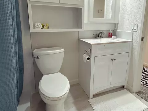 Bath - 1313 Floyd Ave #129, Modesto, CA 95355 photo 2 of 2
