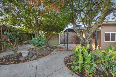Exterior - 430 S Crescent Ave, Lodi, CA 95240 photo 7 of 10
