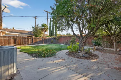 Exterior - 430 S Crescent Ave, Lodi, CA 95240 photo 5 of 10