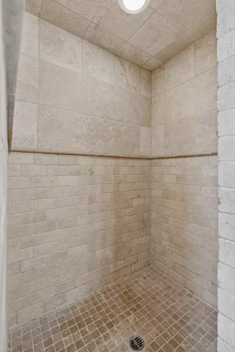 Bath - 430 S Crescent Ave, Lodi, CA 95240 photo 2 of 4