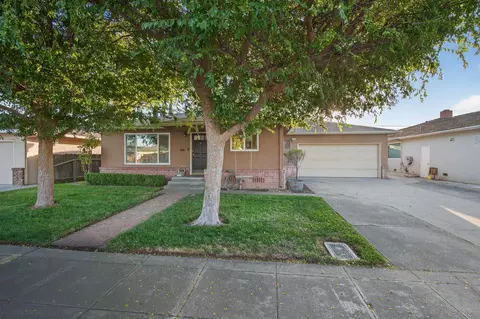 Exterior - 430 S Crescent Ave, Lodi, CA 95240 photo 4 of 10