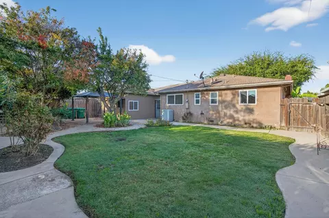 Exterior - 430 S Crescent Ave, Lodi, CA 95240 photo 6 of 10