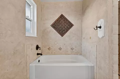 Bath - 430 S Crescent Ave, Lodi, CA 95240 photo 3 of 4