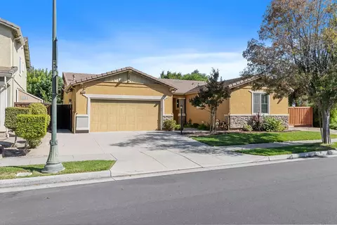 Exterior - 15940 Crescent Park Cir, Lathrop, CA 95330 photo 2 of 8