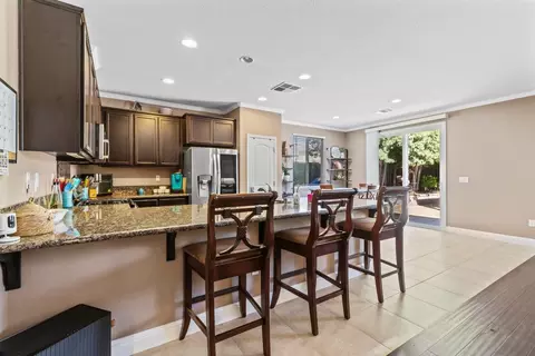 Entry Way - 15940 Crescent Park Cir, Lathrop, CA 95330 photo 4 of 5