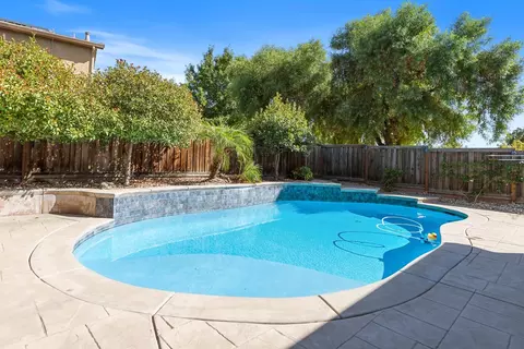Exterior - 15940 Crescent Park Cir, Lathrop, CA 95330 photo 8 of 8