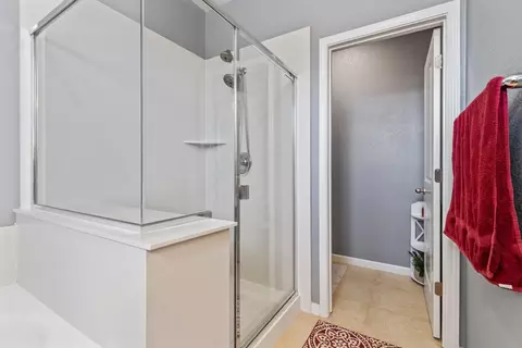 Bath - 15940 Crescent Park Cir, Lathrop, CA 95330 photo 3 of 5