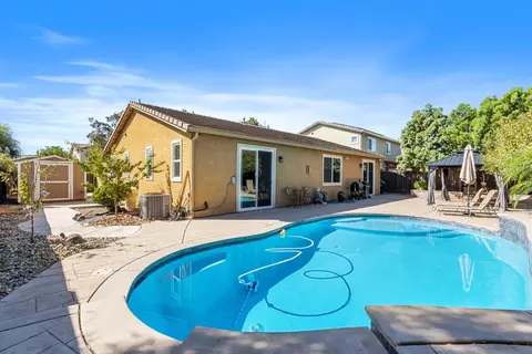 Exterior - 15940 Crescent Park Cir, Lathrop, CA 95330 photo 5 of 8