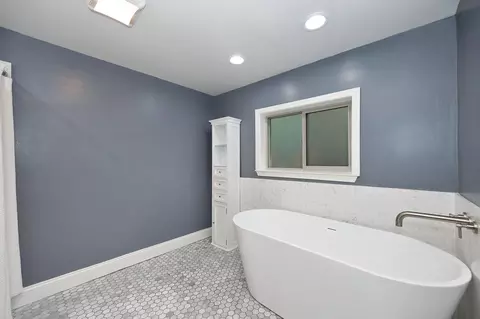 Bath - 2889 Willow St, Pollock Pines, CA 95726 photo 3 of 6