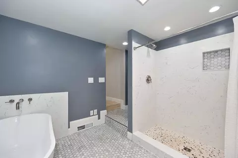 Bath - 2889 Willow St, Pollock Pines, CA 95726 photo 4 of 6