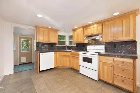 Kitchen - 2889 Willow St, Pollock Pines, CA 95726 photo 2 of 4