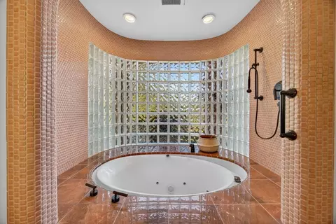 Bath - 6340 Rio Bonito Dr, Carmichael, CA 95608 photo 3 of 4