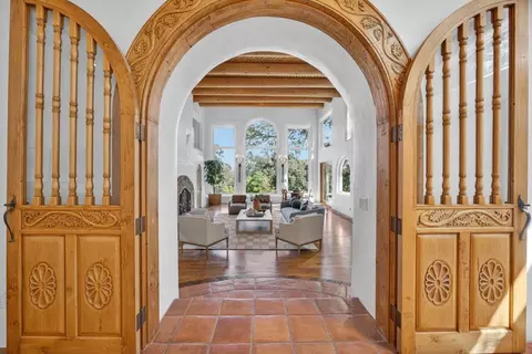 Entry Way - 6340 Rio Bonito Dr, Carmichael, CA 95608 photo 2 of 7
